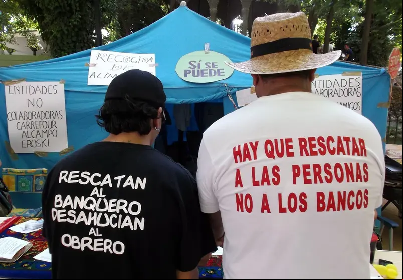Visto hoy en la Feria de Albacete Una Haima de Stop Desahucios recogiendo alimentos