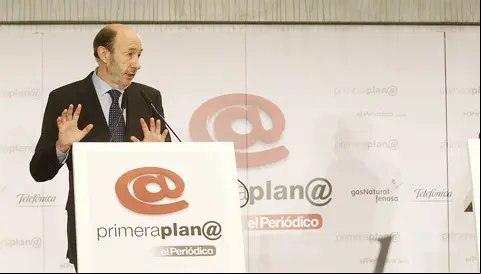 El candidato socialista este lunes en un desayuno informativo en Barcelona.