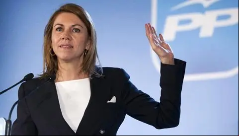 NAC43. AVIL…S (ASTURIAS), 10/03/2012.- La secretaria general del PP, MarÌa Dolores Cospedal, durante su intervenciÛn hoy en un mitin para apoyar a la candidata del partido a la Presidencia del Principado de Asturias, Mercedes Fern·ndez, celebrado en Aviles. EFE/Alberto Morante