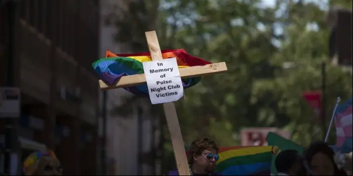 Mueren-tres-mexicanos-en-atentado-de-Orlando-696x348
