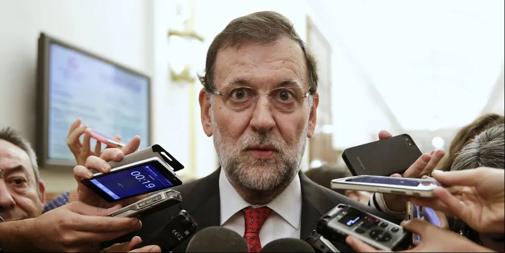 Spain's Prime Minister Mariano Rajoy talks to reporters after a control session at Spanish parliament in Madrid, Spain, September 30, 2015. REUTERS/Andrea Comas TPX IMAGES OF THE DAY