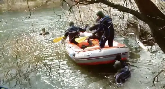 zzzzna2NOTICIAS ARGENTINAS BAIRES, OCTUBRE 17: En el marco de la investigación de la desaparición de Santiago Maldonado, efectivos de Policía Federal y Prefectura hallaron hoy un cuerpo en el Río Chubut. Foto NA: CAPTURA TVzzzz