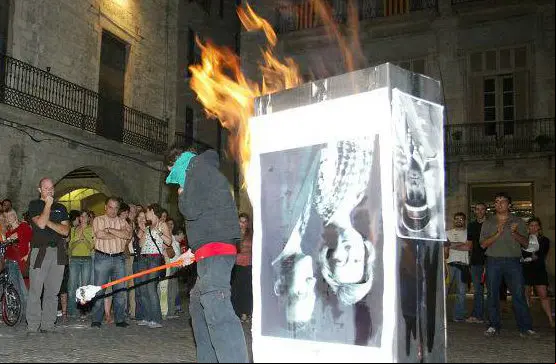 Quema-Foto-Reyes