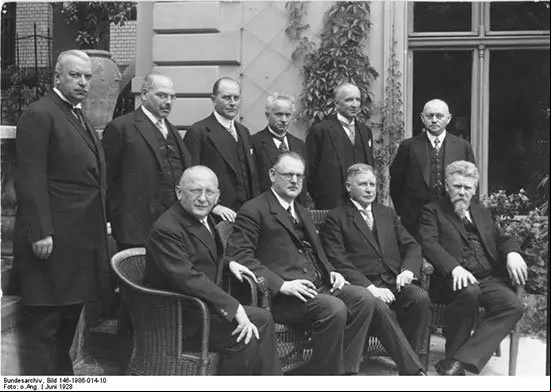 Bundesarchiv_Bild_146-1986-014-10,_Kabinett_Müller