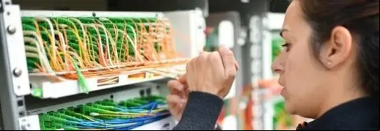 mujer tecnologia