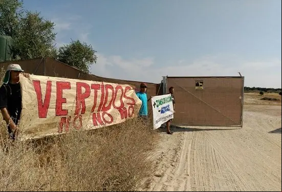 protesta vertidos ecologistas en accion