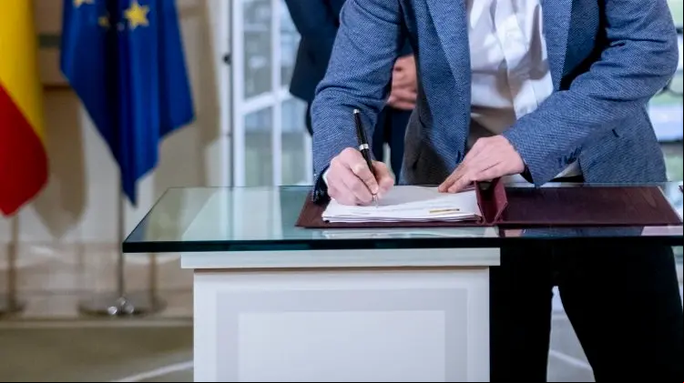 firma acuerdo PGE