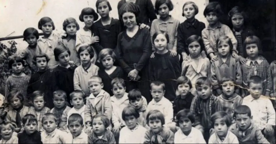 Escuela_en_España_franquista_maestros_opt