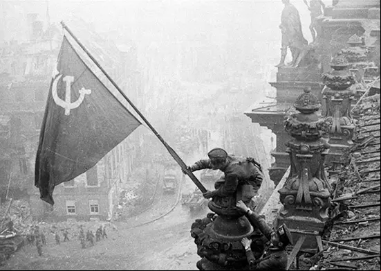 Raising_a_flag_over_the_Reichstag_2