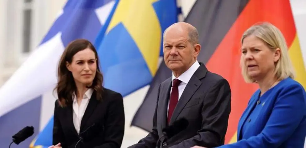 La primera ministra de Finlandia, Sanna Marin, el canciller alemán, Olaf Scholz, y la primera ministra de Suecia, Magdalena Andersson