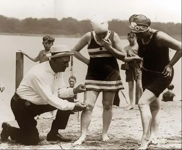 1920-midiendo-longitud-falda