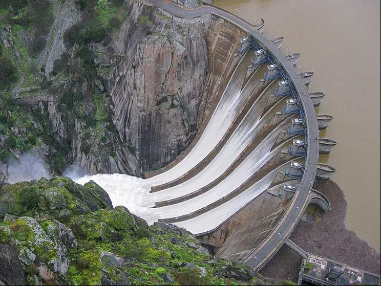 Presa_Aldeadávila_desembalsandobbb