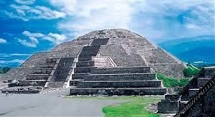 Pirámide de la luna