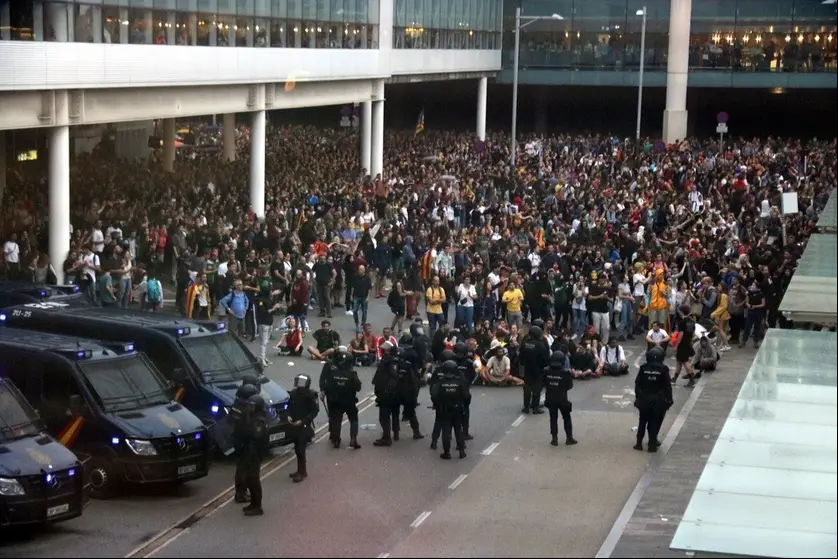 Protesta en el aeropuerto el 14 de octubre de 2019