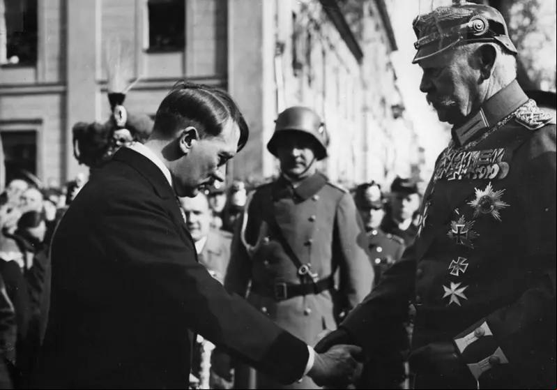 Hitler_hindenburg