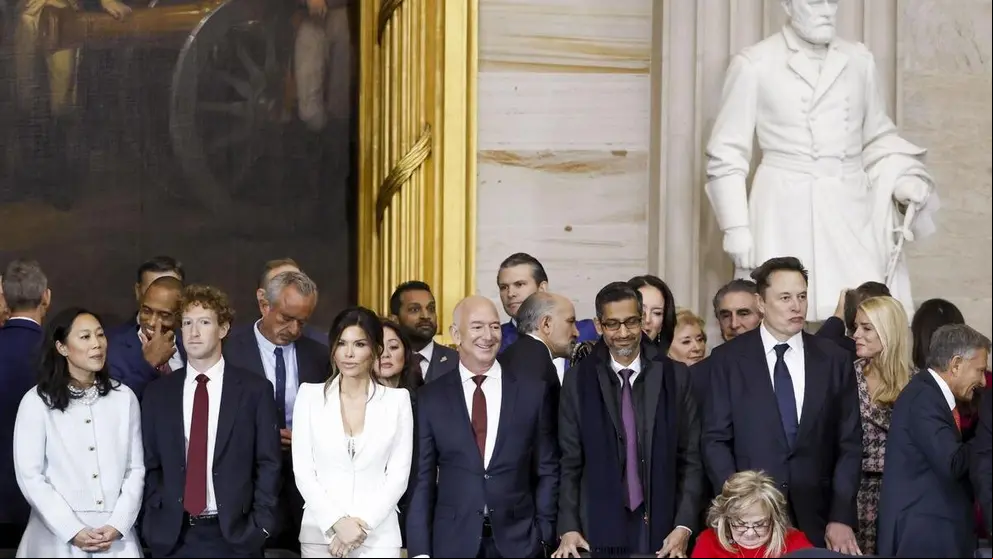 Elon Musk, Sundar Pichai, Jeff Bezos y su pareja, Lauren Sánchez, Mark Zuckerberg y su esposa, Priscilla Chan, durante la toma de posesión de Trump