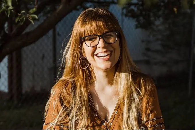 AUTORA ALI HAZELWOOD