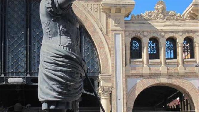 Escultura de César Augusto en Zaragoza