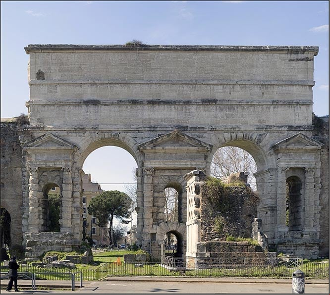 La Porta Maggiore, en Roma