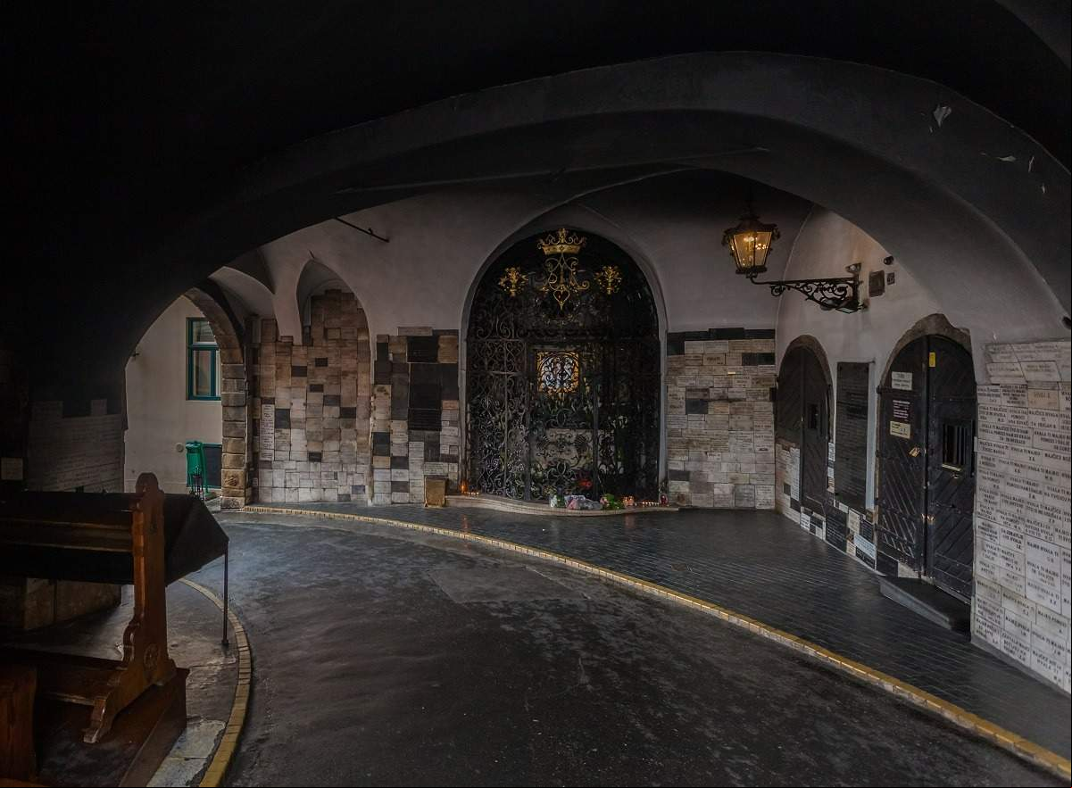 Puerta_de_Piedra_Zagreb