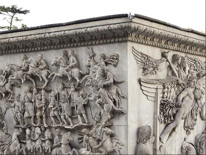 Basamento de la columna de Antonino Pío