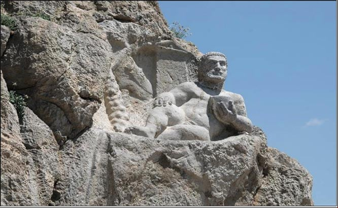 Estatua de Heracles en Kermanshah