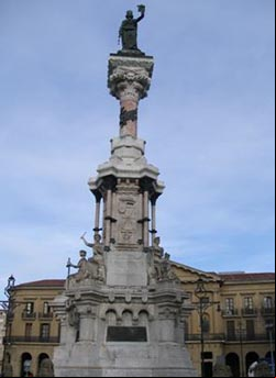 Monumento a los Fueros en Pamplona