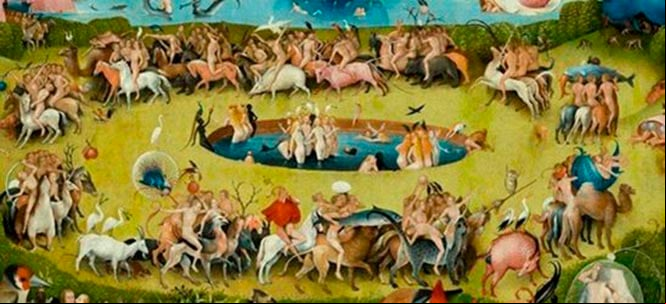 Piscina central, rodeada de jinetes en diferentes animales