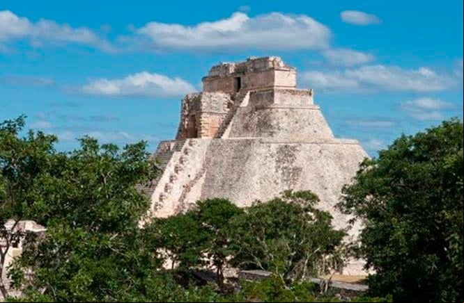 Pirámide de Uxmal. Yucatán