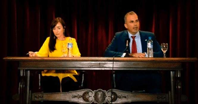 Victoria Villarruel y Javier Ortega Smith el pasado mes de septiembre en Buenos Aires. (Foto: Club de los Viernes Argentina)