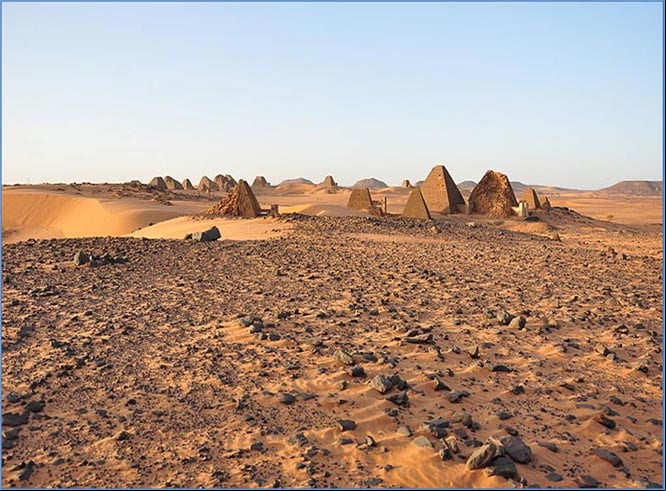 Cementerio sur de Meroe, en el que se encuentra la tumba de la reina Khennuwa