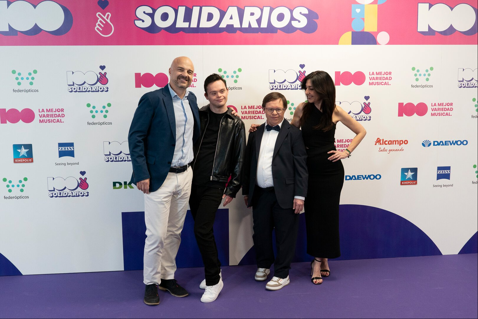 LOS PRESENTADORES JAVI NIEVES,MAR AMATE, ALVARO Y CONSENSO EN EL PHOTOCALL