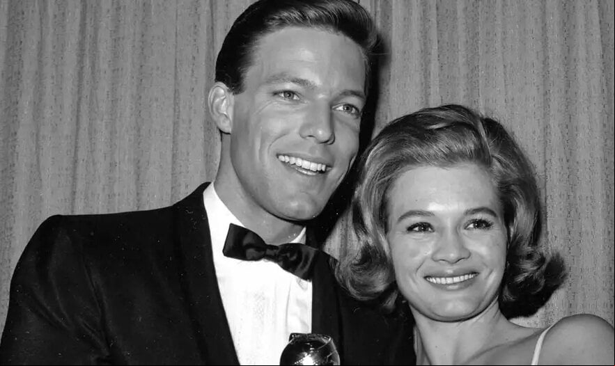 el-actor-richard-chamberlain. y angie dickinson 1963 entrega Globos de Oro